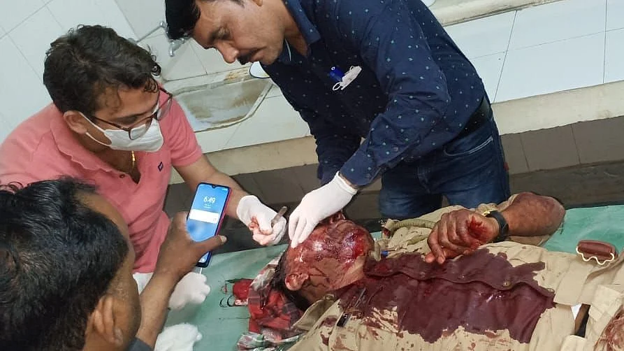 Uttar Pradesh: Cops attacked by Villagers while trying to enforce lockdown, SI, constable serious