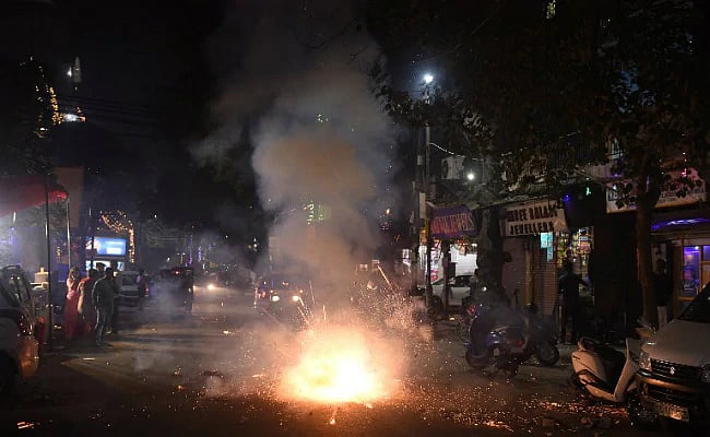 Amid severe air pollution, RSS affiliate Swadeshi Jagran Manch objects to firecracker ban, cites SC order