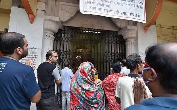 Defying lockdown, crowd gathers at Bengal temples for Ram Navami