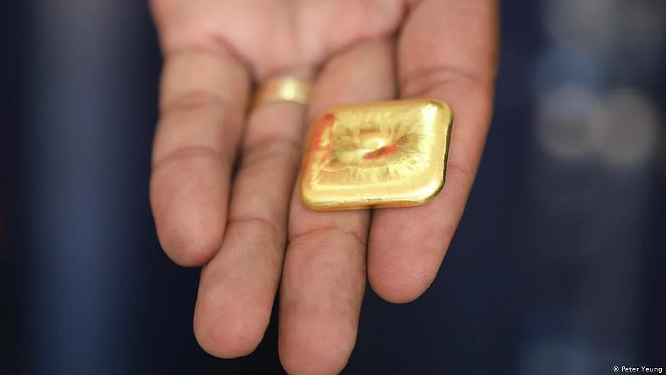 Gold declines Rs 557, silver tumbles Rs 1,606