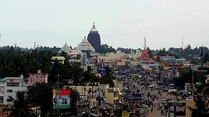 Cop suspended for forcibly entering Puri Jagannath temple