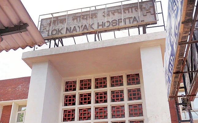 LNJP doctor pays man to do his job at hospital; impersonator arrested even as doctor is absconding