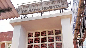 LNJP doctor pays man to do his job at hospital; impersonator arrested even as doctor is absconding