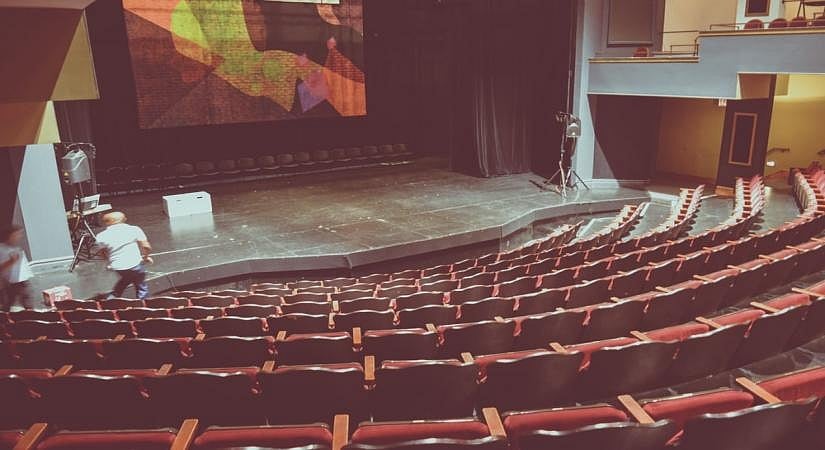  Theatre  raises funds for people with disabilities