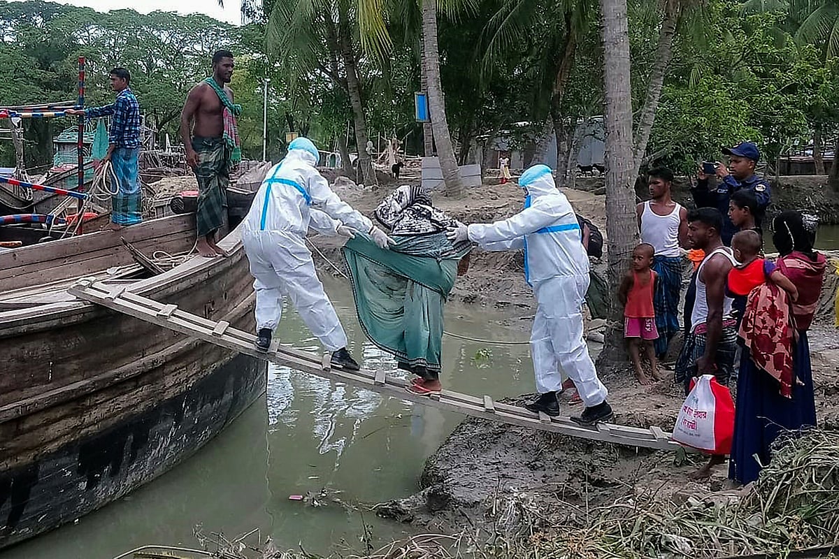 People being evacuated before the cyclone in Odisha  (Photo Courtesy: Twitter)