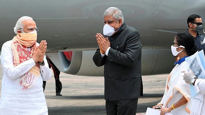 WB CM Mamata Banerjee receiving PM Modi in Kolkata on Friday after cyclone Amphan ravaged across West Bengal (Photo courtesy: social media)