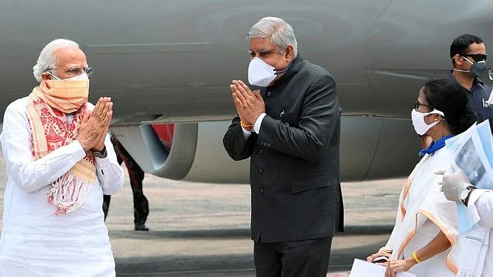 WB CM Mamata Banerjee receiving PM Modi in Kolkata on Friday after cyclone Amphan ravaged across West Bengal (Photo courtesy: social media)