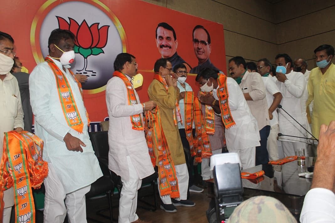 MP CM gives BJP’s membership to 200 people, social distancing norms grossly violated at event