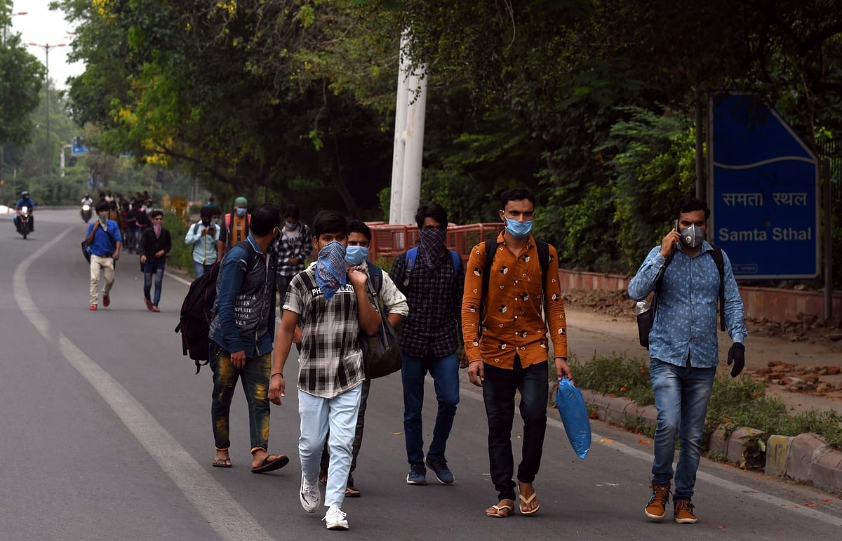 ‘Ek chappal de do sahib,’ plead migrants as their feet bleed