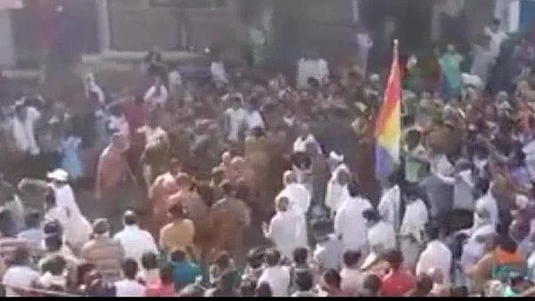 WATCH: Lockdown norms go  for a toss to welcome Jain monk in Sagar, MP; probe ordered