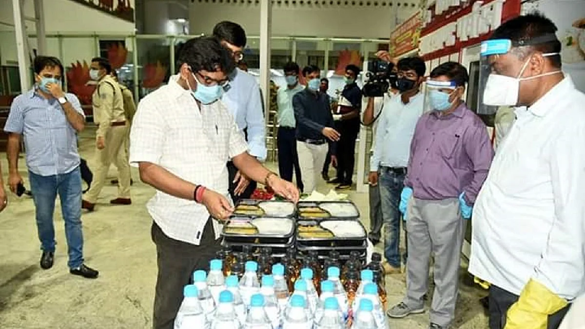 Jharkhand CM Hemant Soren inspecting the arrangements