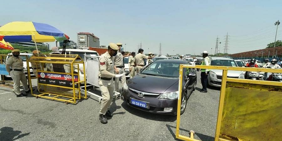Several people claimed despite having passes, Gurugram police did not allow to cross the border
