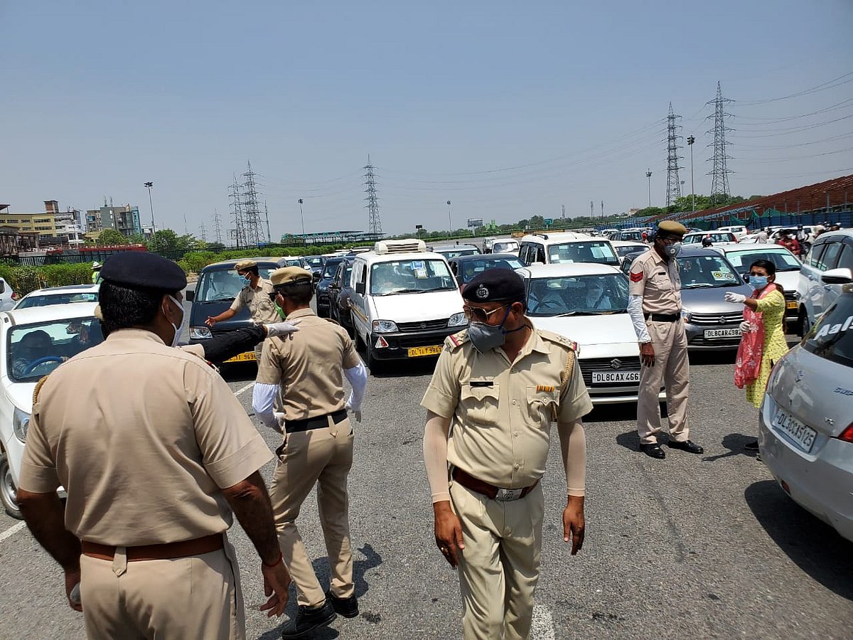 After sudden border restriction, people are stranded on Delhi-Faridabad border