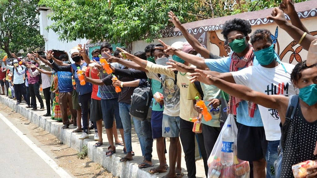 Migrant workers’ children thank ‘Hemant Soren Uncle’ after being flown back by Jharkhand Govt 