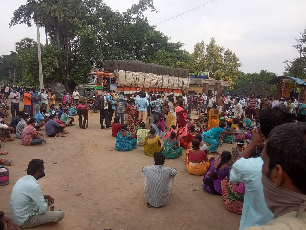 13,000 jute mill workers in Andhra Pradesh on strike over non-payment of wages for lockdown period