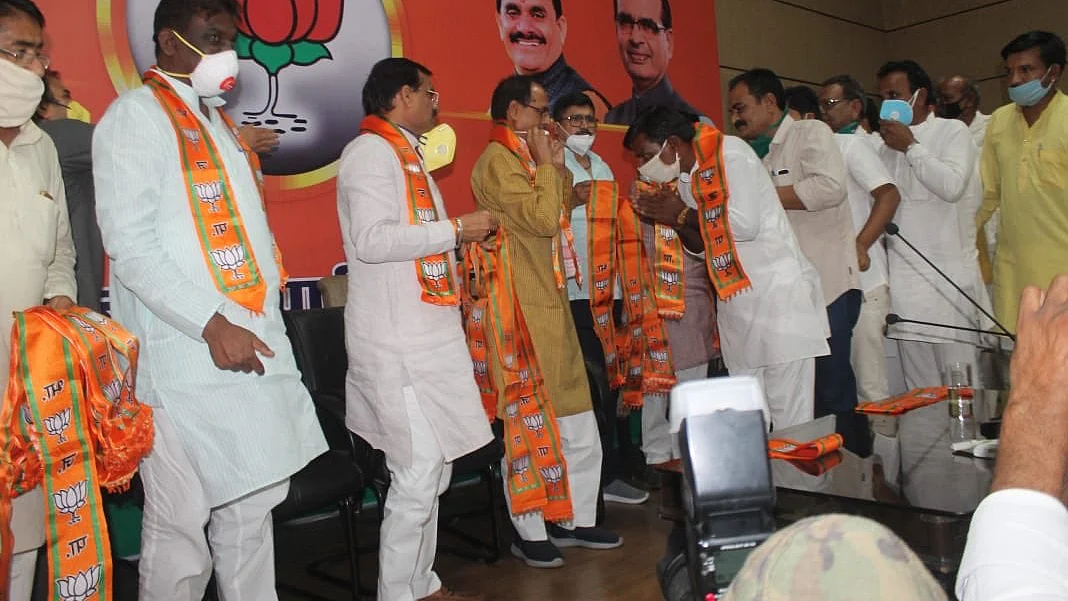 MP CM gives BJP’s membership to 200 people, social distancing norms grossly violated at event