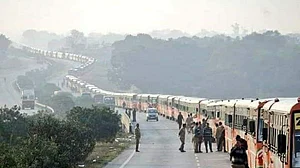 After Yogi govt’s dilly dallying tactics, buses to reach Noida, Ghaziabad by 5 pm, Congress tells state govt