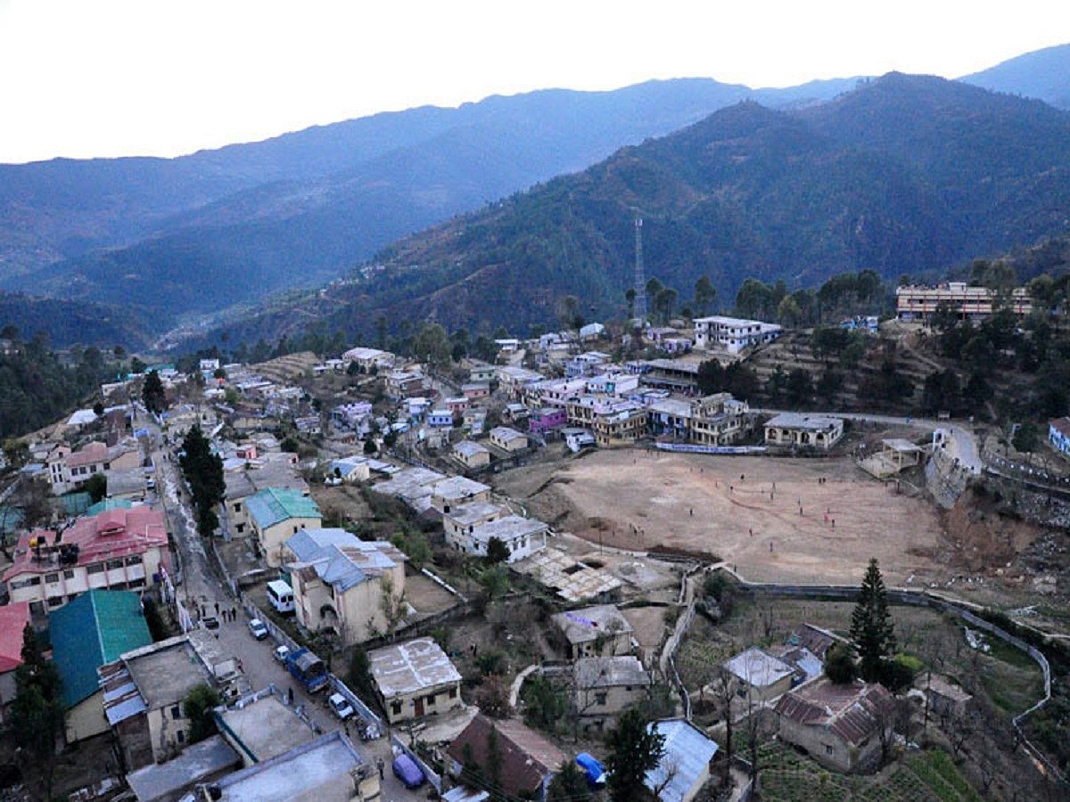 Why does Uttarakhand need a summer capital?