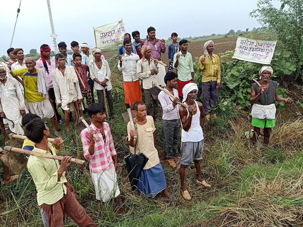 Let down by officials, villagers in Banda take to ‘shramdaan’ to revive canal to let them begin farming