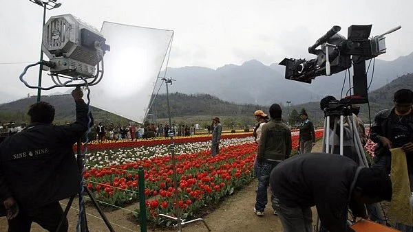 Bollywood shooting likely to resume in  July, Maharashtra government issues  detailed guidelines