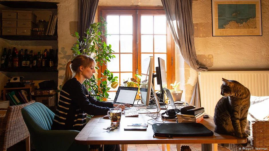 Hybrid workers working remotely 2-4 days a week can reduce their carbon footprint by 11%-29%. (Photo: National Herald archives)