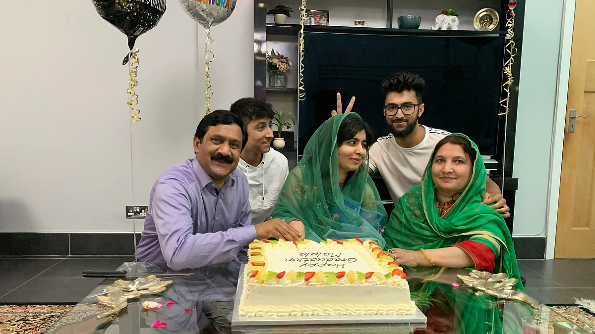 Malala Yousafzai celebrates her graduation with her family (Photo courtesy: Twitter)