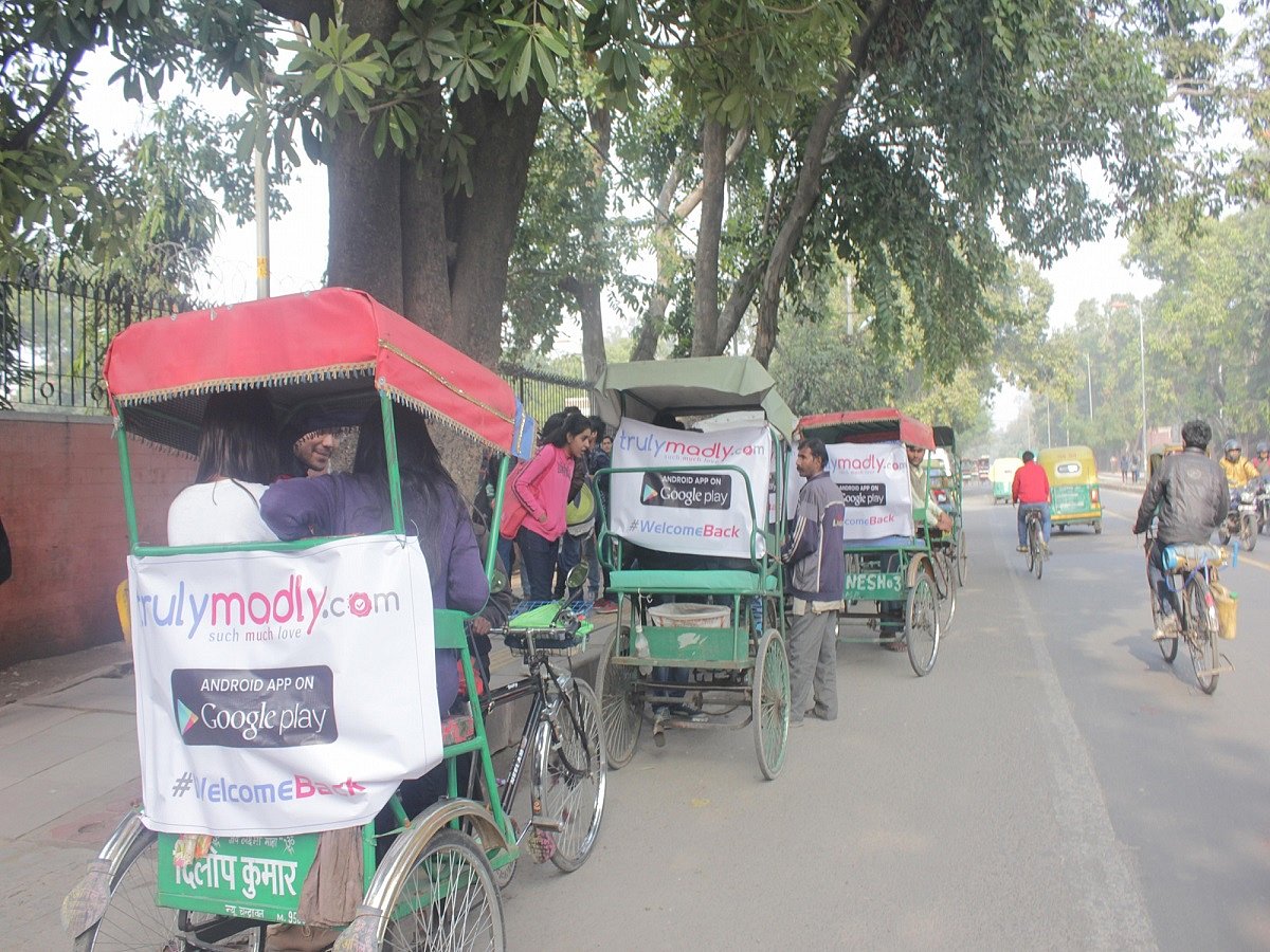 Delhi-NCR: Crowded e-rickshaws, no masks, buzzing markets