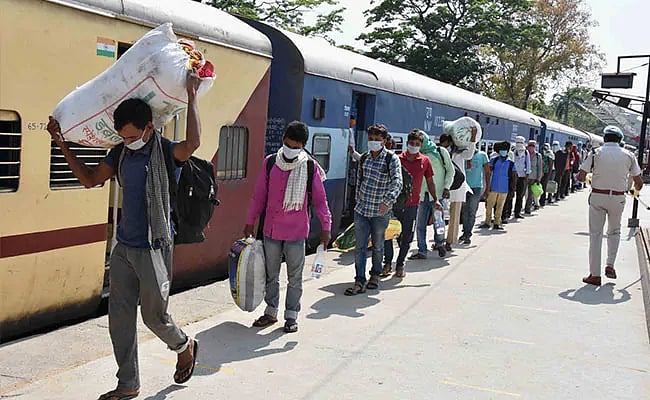 Shramik Special Trains: Railways feigns ignorance, Labour Ministry says 3,700 trains were run for migrants