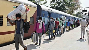 Shramik Special Trains: Railways feigns ignorance, Labour Ministry says 3,700 trains were run for migrants