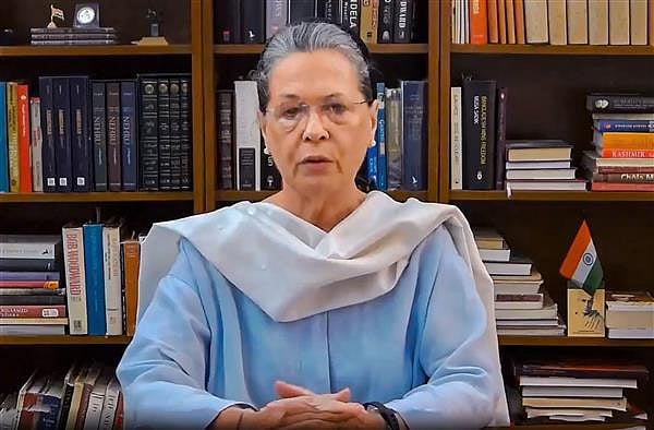 Lost an irreplaceable comrade: Sonia Gandhi on Ahmed Patel’s demise