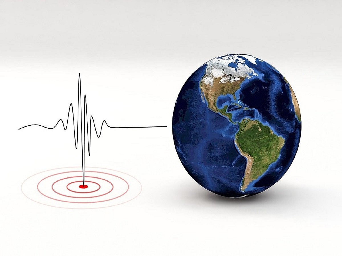 Meet the  cloud reader of Varanasi who claims he can predict earthquakes