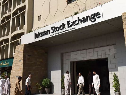 Gun and Grenade attack on Pakistan Stock Exchange, 9 killed