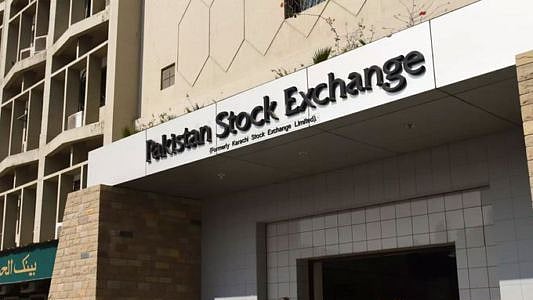 Gun and Grenade attack on Pakistan Stock Exchange, 9 killed