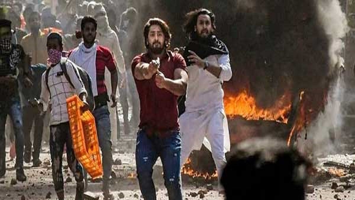 Shahrukh Pathan, who was seen aiming a gun at a policeman during the riots in Delhi (Photo Courtesy: social media)