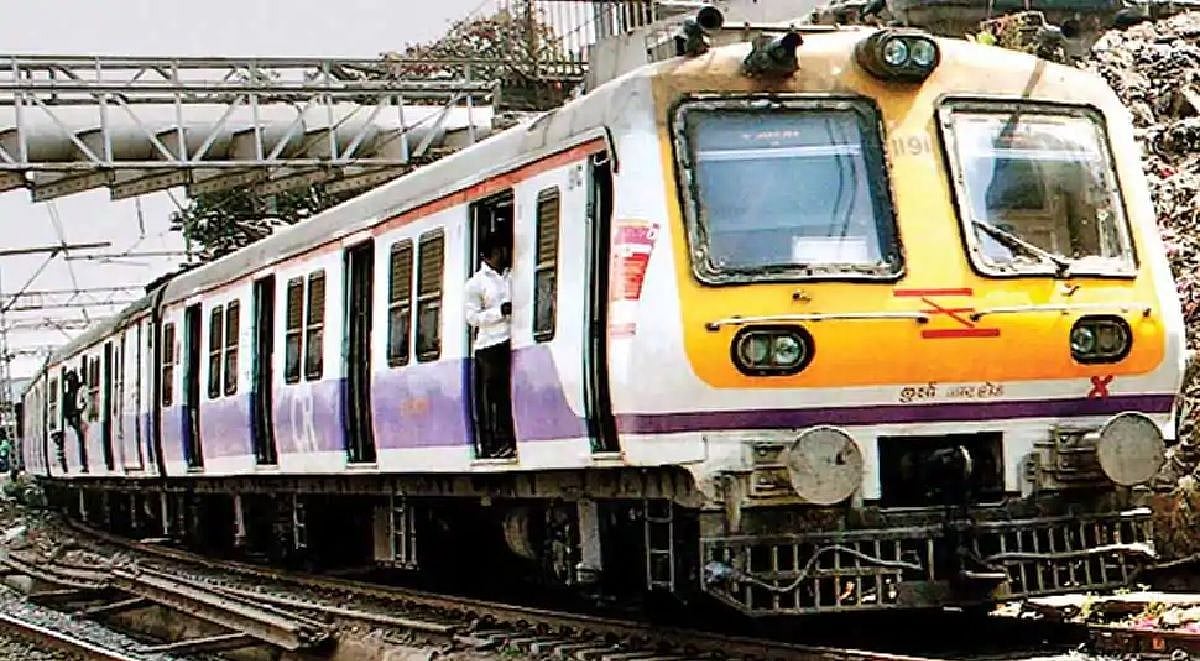 Mumbai local train coach derails, no casualties