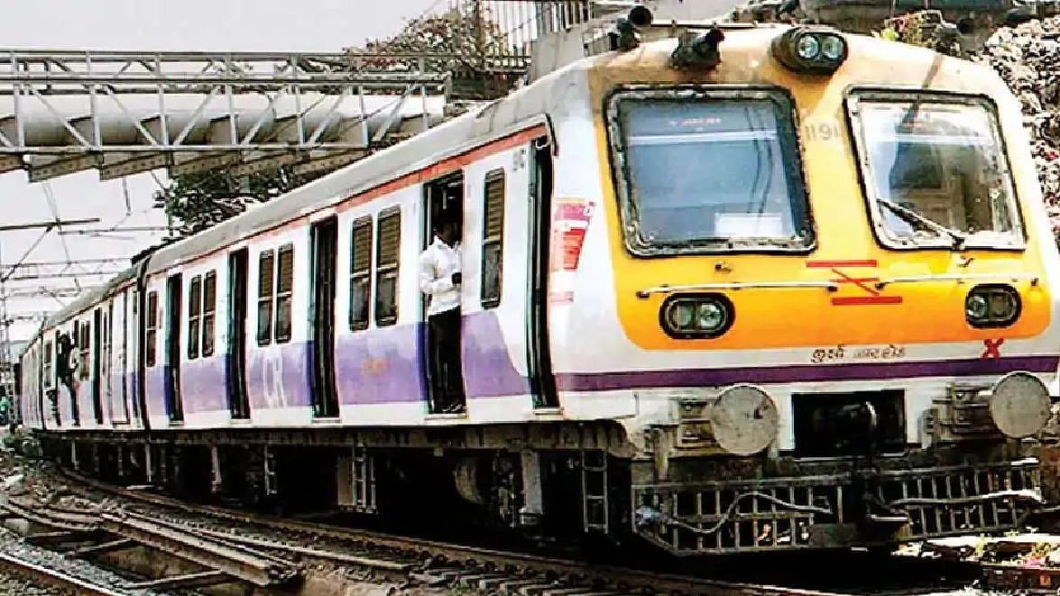 Mumbai local train coach derails, no casualties