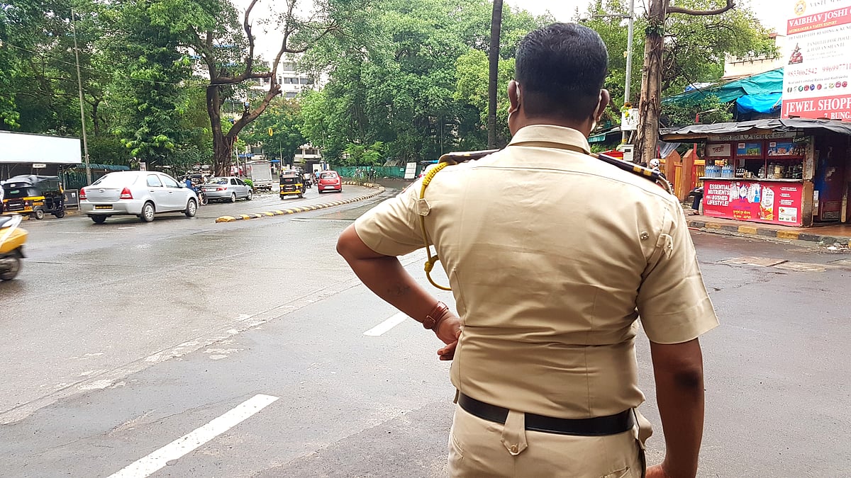 Mumbai: Scenes of COVID-19 panic from the ‘Maximum City’