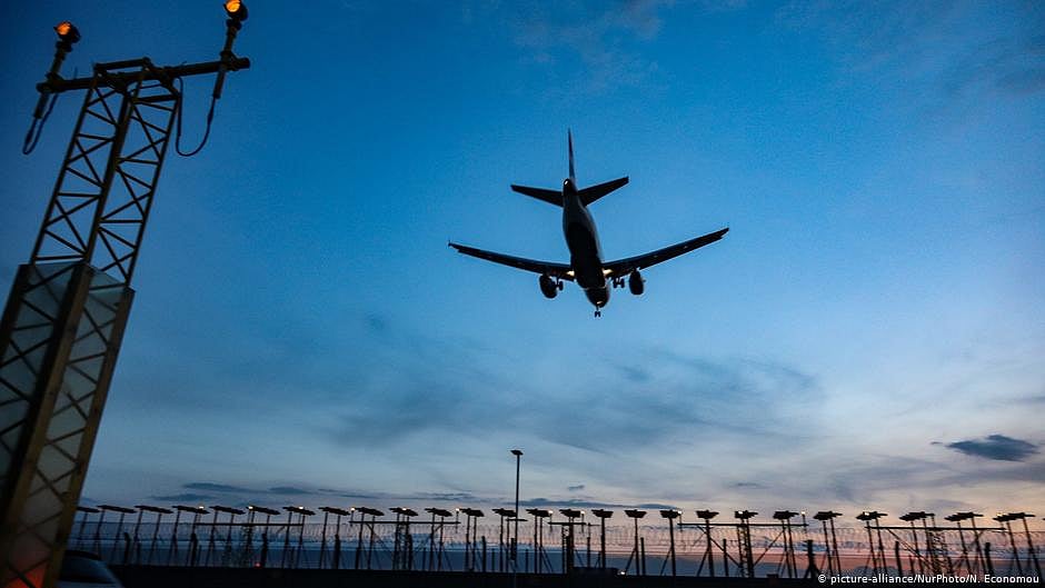 Pak extends airspace ban for Indian aircraft by another month