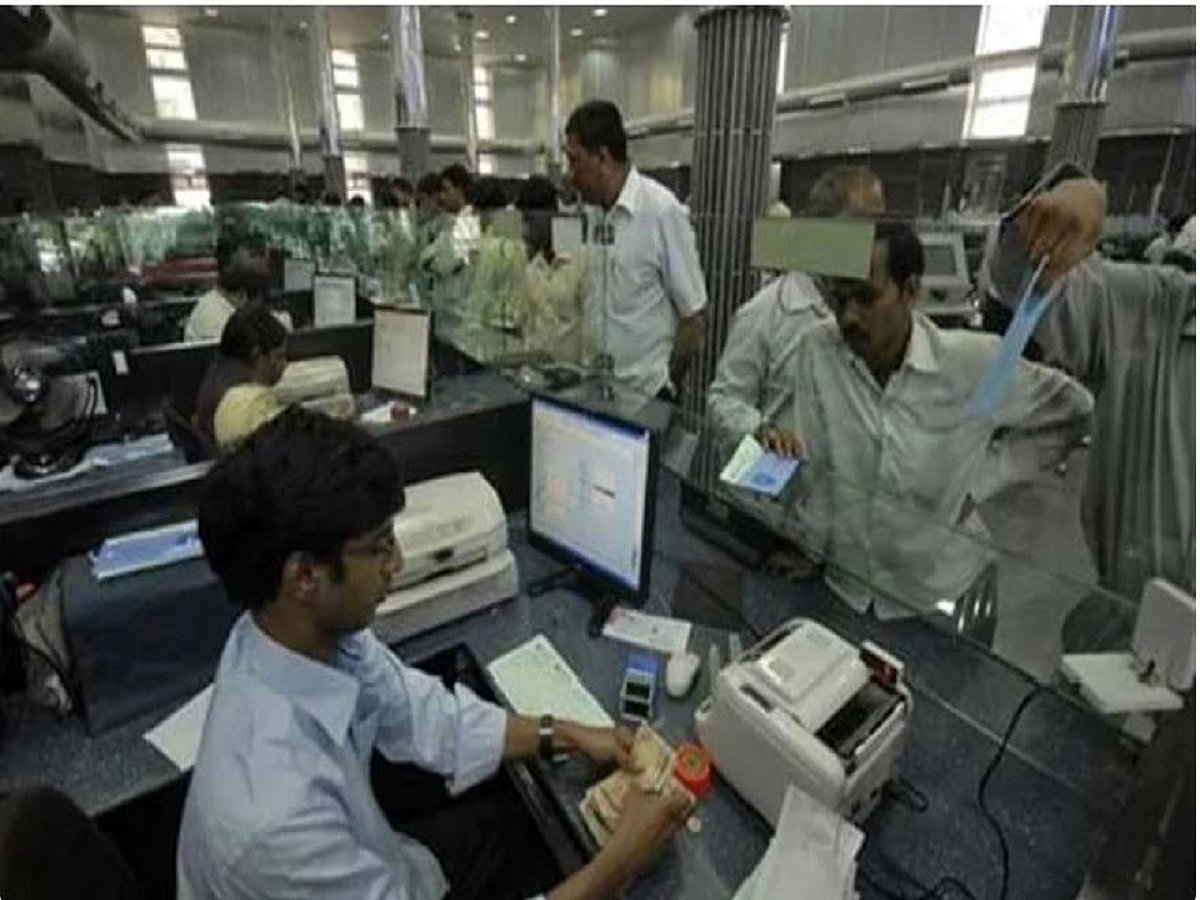 Govt set to privatise more than half of 12 remaining public sector banks