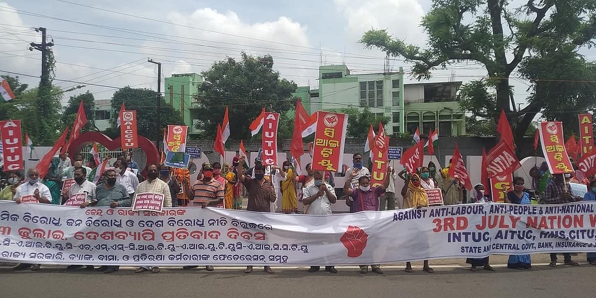 Workers hit the street against privatisation of railways, dilution of labour laws
