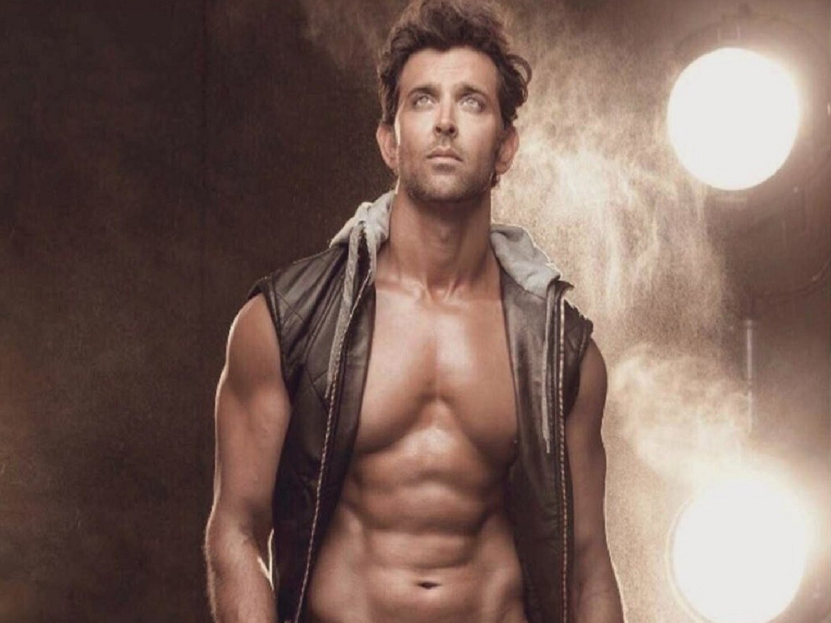 Hrithik Roshan helps 100 Bollywood dancers in corona crisis; transfers money directly into their accounts  