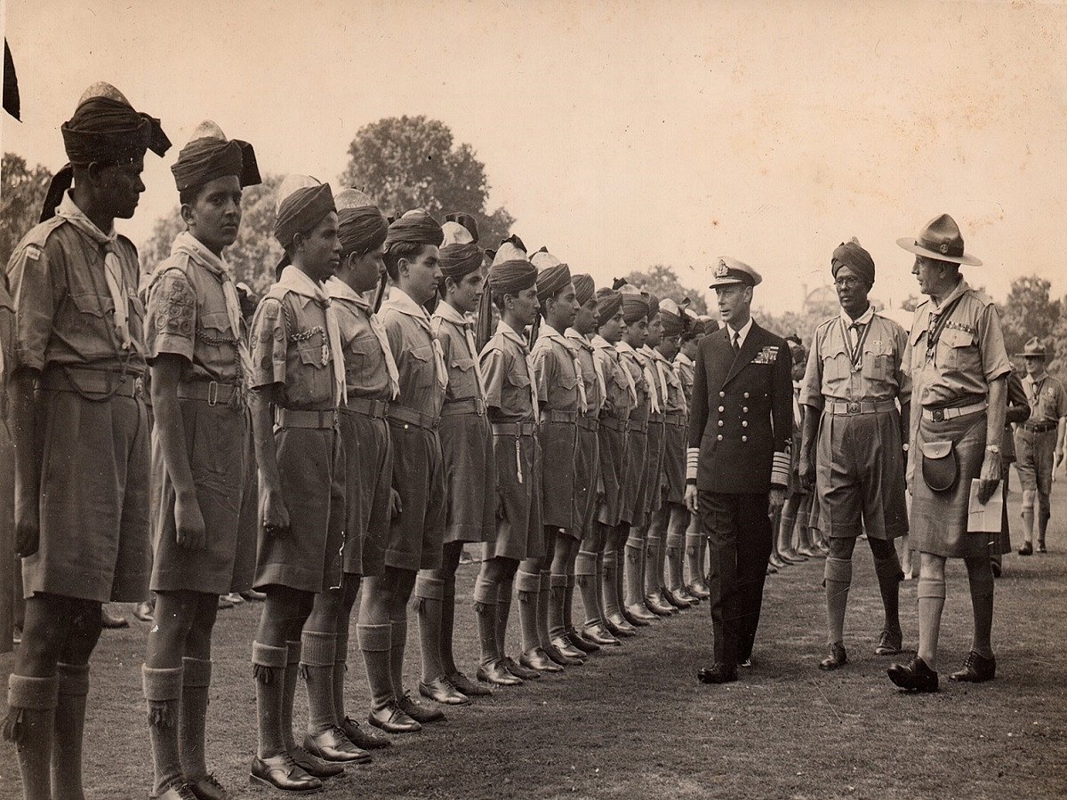 When an Indian raised the Pakistani flag in Paris and turban of a Sikh used to stitch it