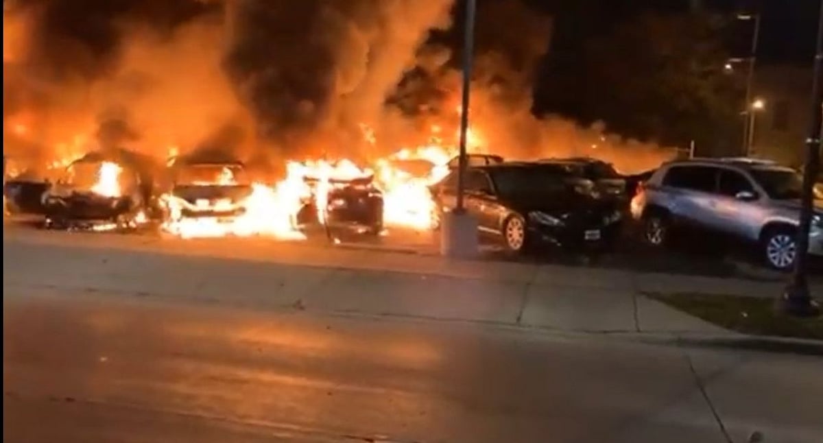 US: Protest erupts after Wisconsin police shoot man from behind