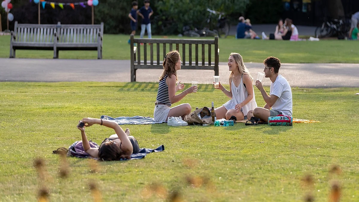 UK records hottest day in August in 17 years