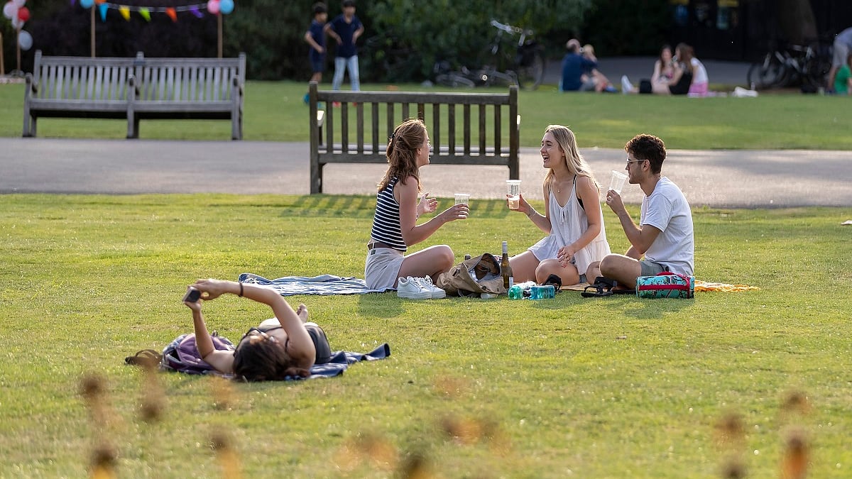 UK records hottest day in August in 17 years