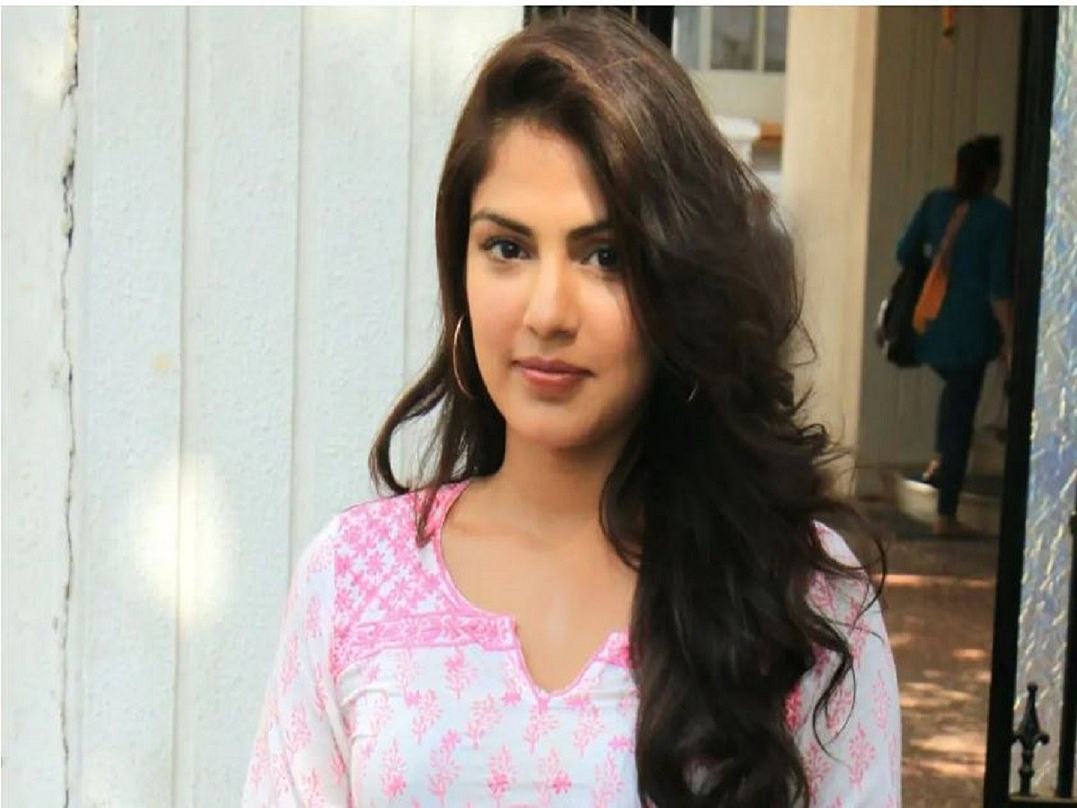 Rhea Chakraborty files complaint against RML Hospital doctor, others for bogus prescription