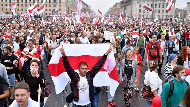 Belarus opposition holds mass rally in Minsk despite ban