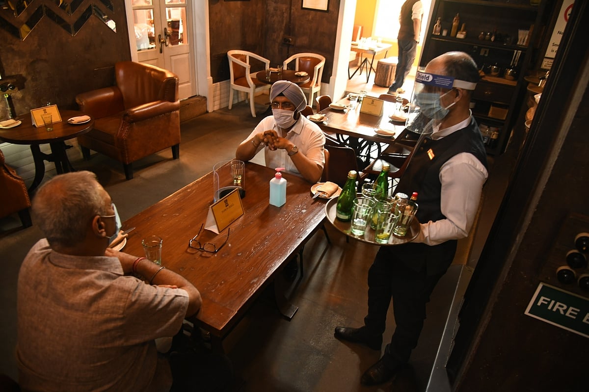 Serving liquor allowed by Delhi govt in restaurants, hotels  