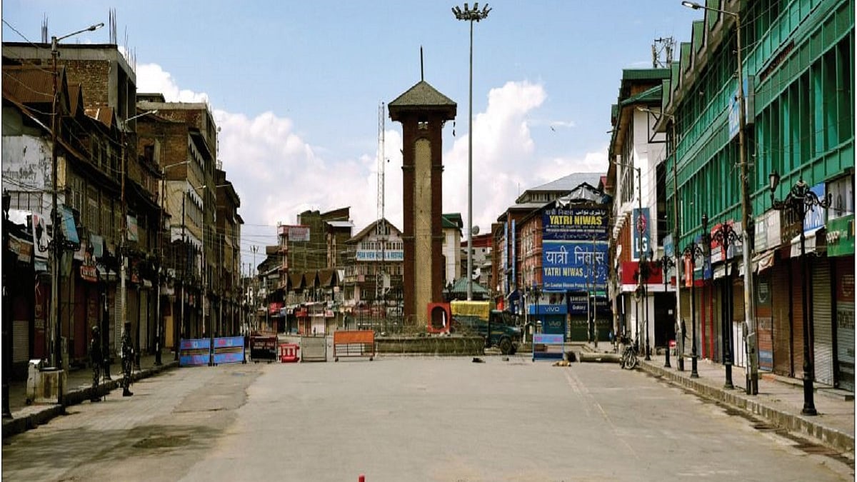  Lal Chowk, Srinagar, under lockdown &nbsp;