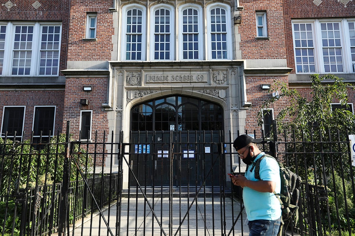 US college communities become new COVID-19 hotspots: Report